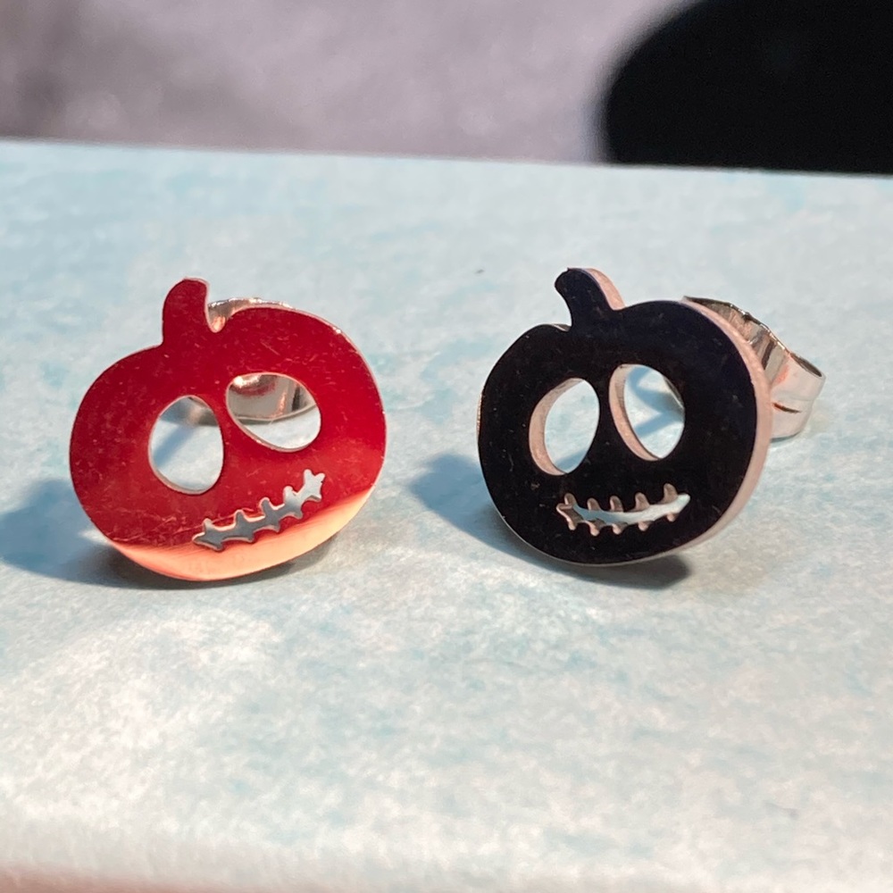 Stainless Steel Pumpkin Halloween Stud Earrings - Picture 2 of 3
